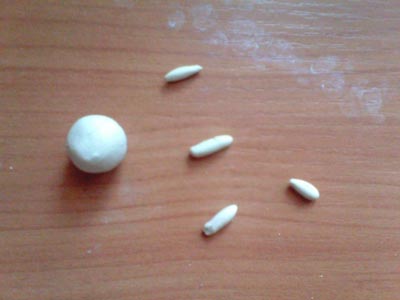 Комахи з природного матеріалу