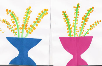 Мімози у вазах