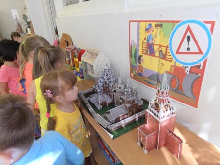 виставка міні-будиночків