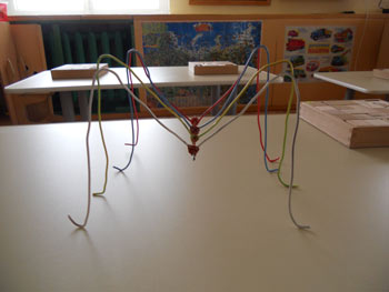 Складання та оформлення іграшки