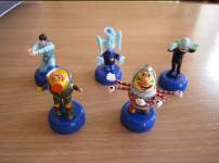 Ігрове поле, картки з завданнями, фішки, кубик