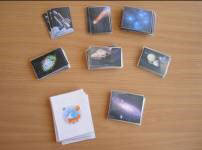 Ігрове поле, картки з завданнями, фішки, кубик